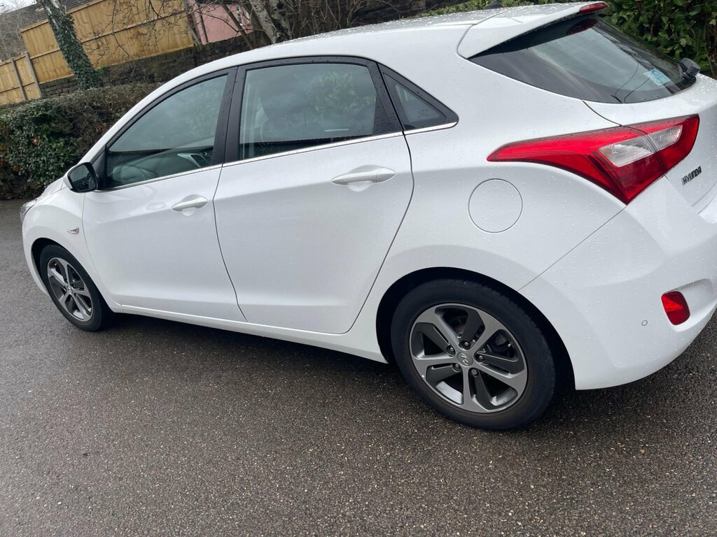 Hyundai I30 1.6 Crdi Blue Drive Se Dct Euro 6 Ss White #4