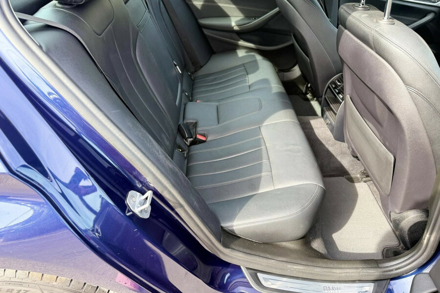BMW 5 Series Saloon RJ19YFD Blue #5
