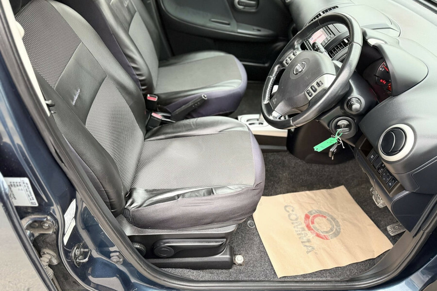 Nissan VERSA Mpv Beige #11