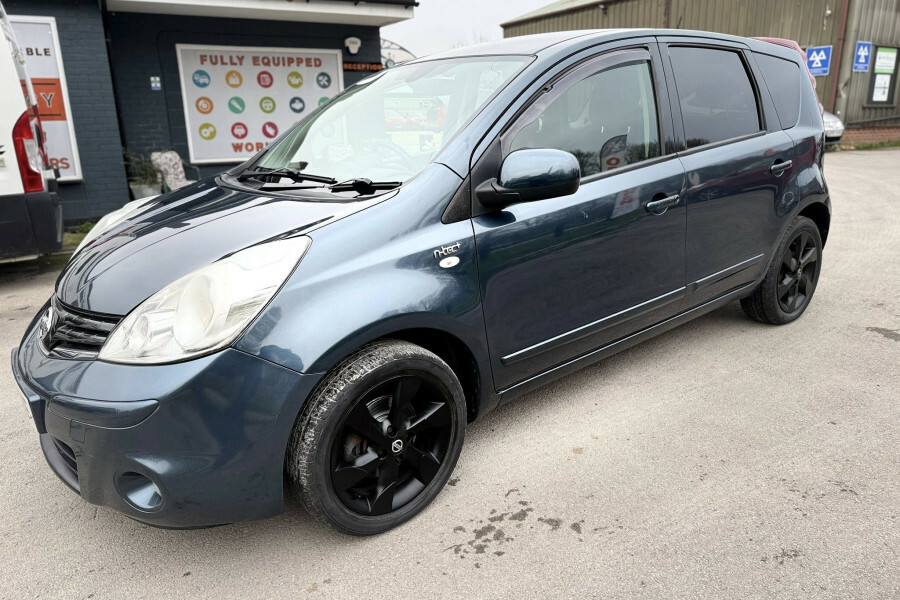 Nissan VERSA Mpv Beige #1