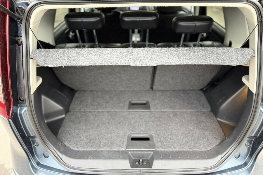 Nissan VERSA Mpv Beige #7