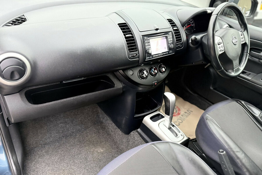 Nissan VERSA Mpv Beige #9