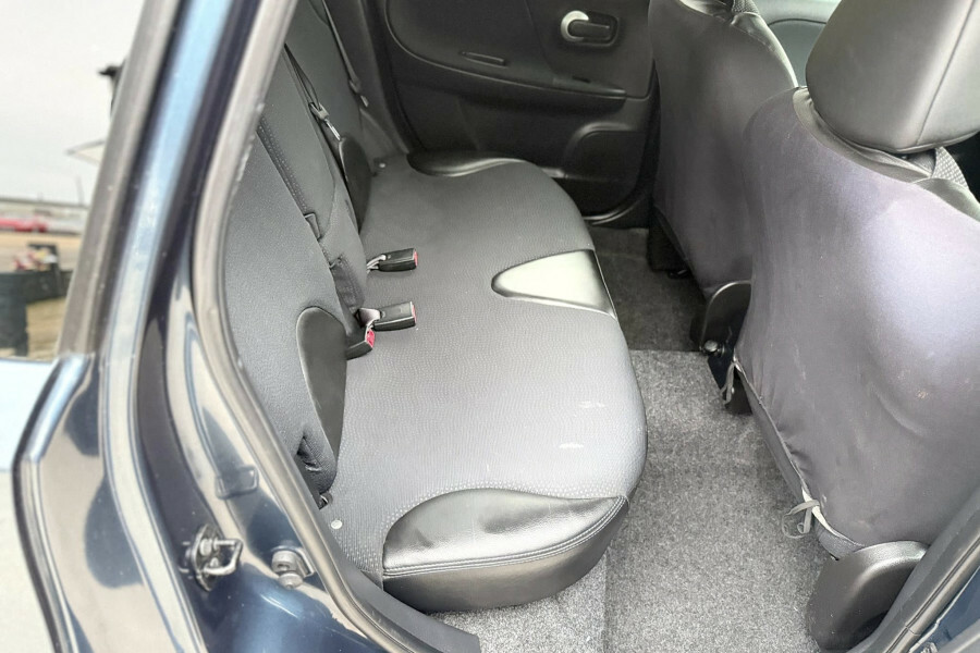 Nissan VERSA Mpv Beige #5