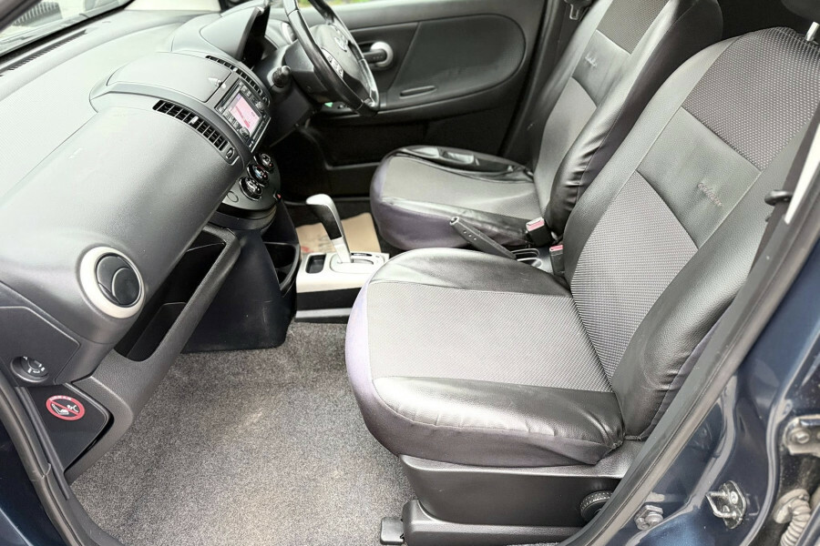 Nissan VERSA Mpv Beige #8