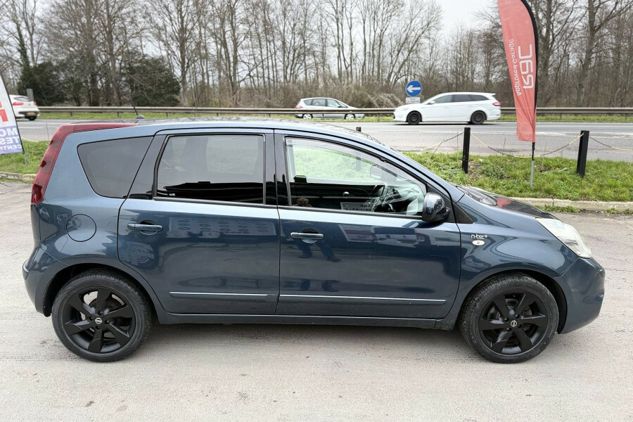 Nissan VERSA Mpv Beige #17