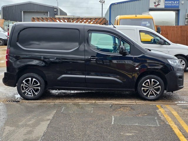 Citroen Berlingo Bluehdi 1000Driver M VT19HNA Black #4