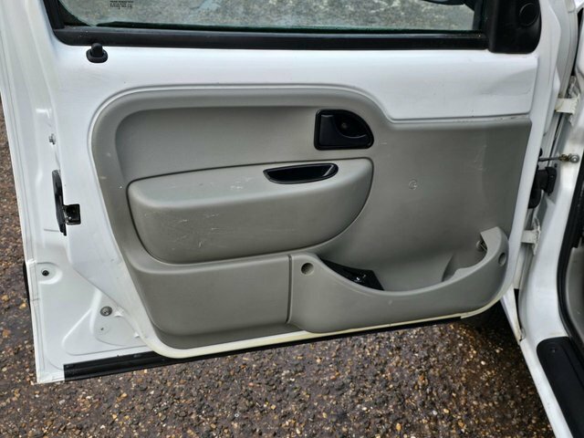 Nissan Kubistar 1.5 Se Dci White #10