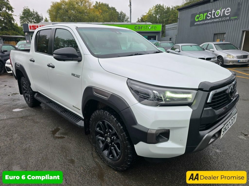 Toyota HILUX 2.8L Invincible X SM22ZDY White #2
