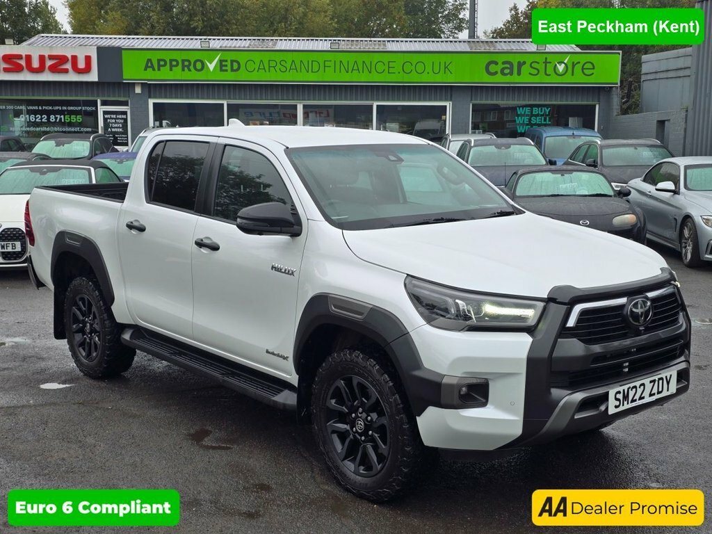 Toyota HILUX 2.8L Invincible X White
