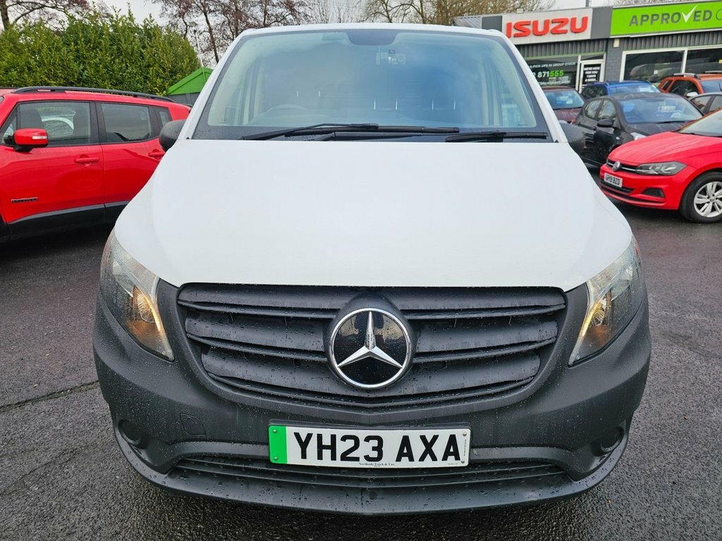 Mercedes-Benz eVito Mpv YH23AXA White #4