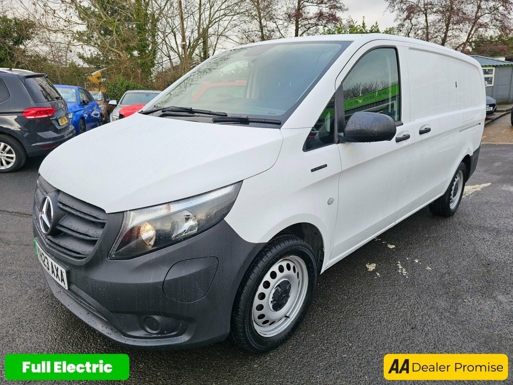 Mercedes-Benz eVito Mpv YH23AXA White #5