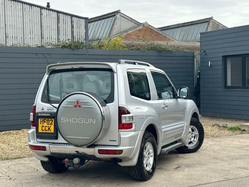Mitsubishi Shogun 2800 Whitesilver Solid #3