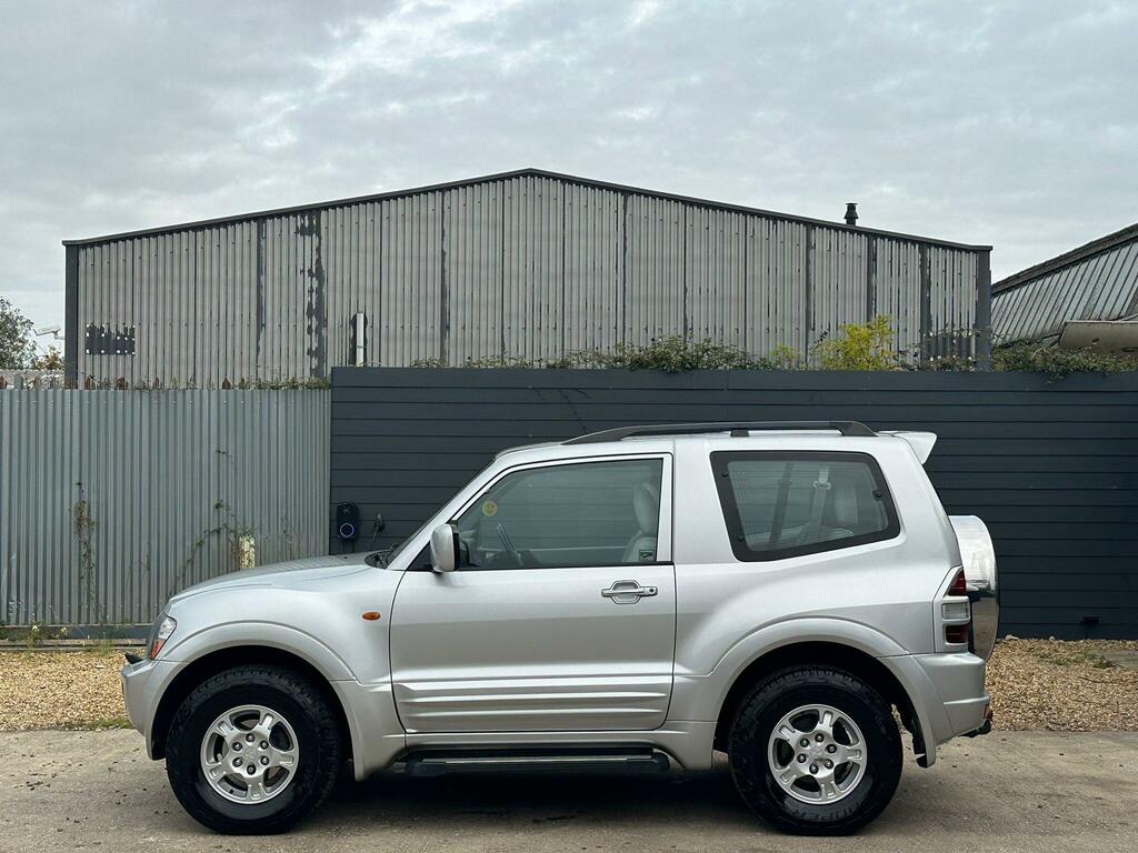 Mitsubishi Shogun 2800 Whitesilver Solid #7