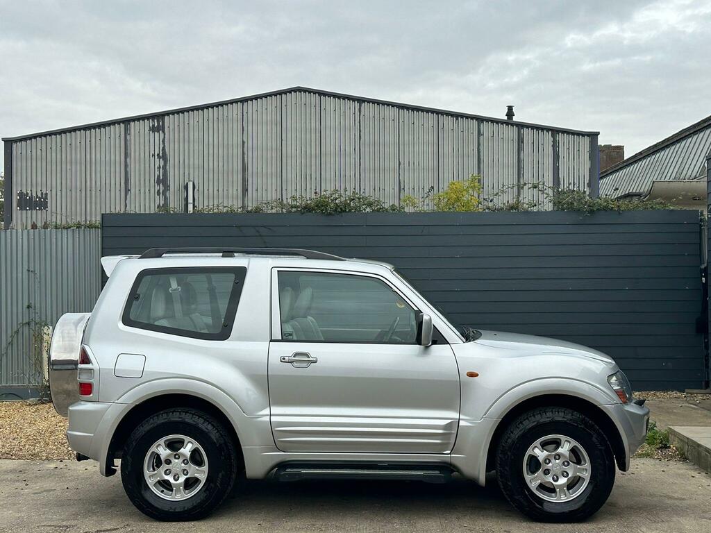 Mitsubishi Shogun 2800 Whitesilver Solid #5