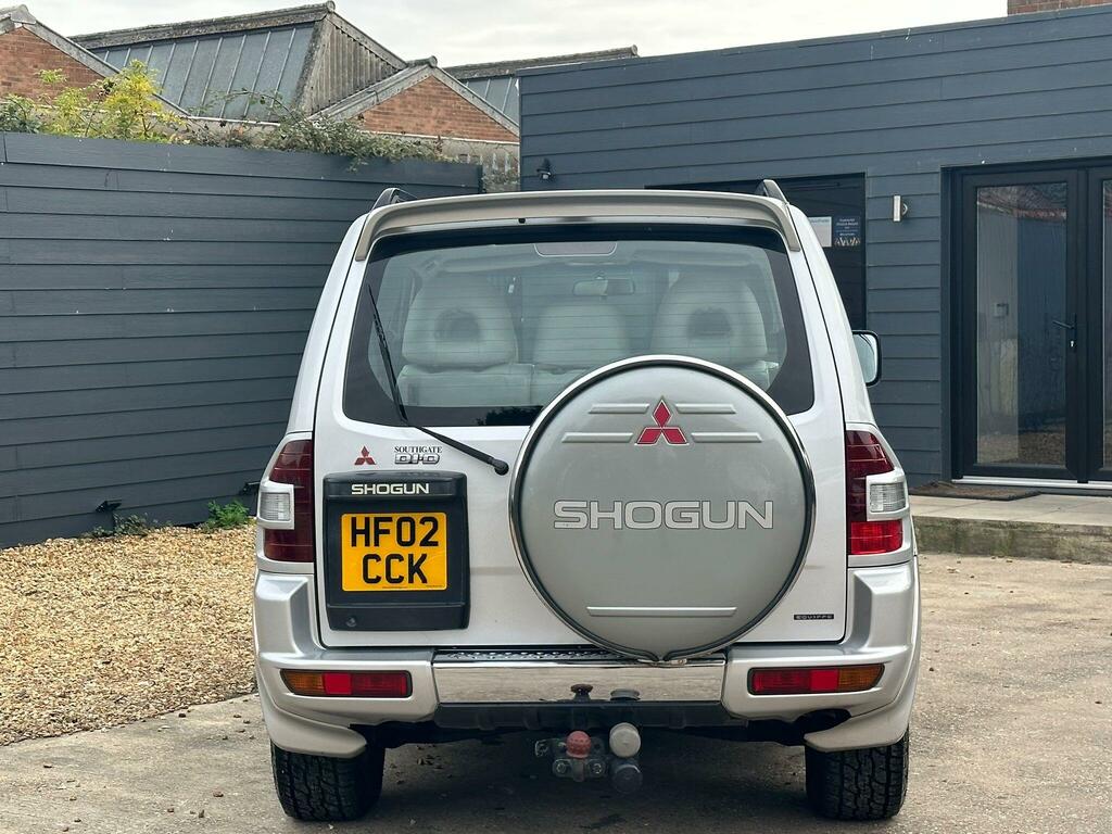 Mitsubishi Shogun 2800 Whitesilver Solid #9