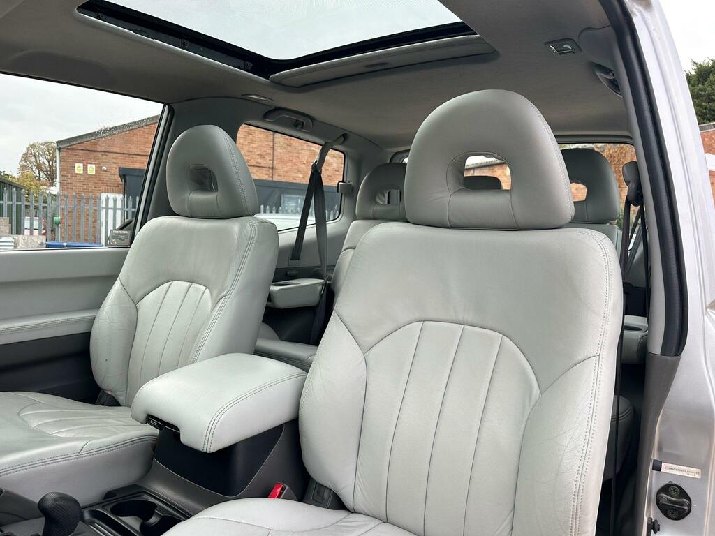 Mitsubishi Shogun 2800 Whitesilver Solid #16