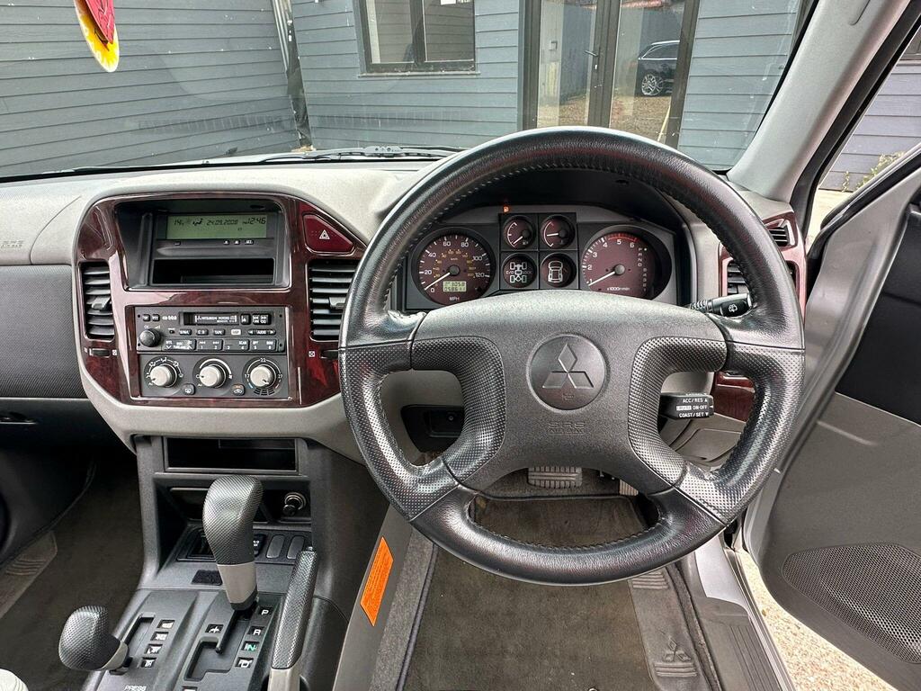 Mitsubishi Shogun 2800 Whitesilver Solid #18