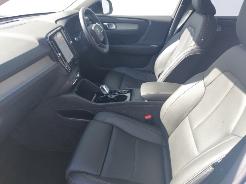 Volvo XC40 2.0 B4p Ultra Dark SL74MSO White #5