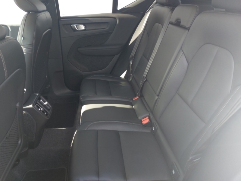 Volvo XC40 2.0 B4p Ultra Dark SL74MSO White #6