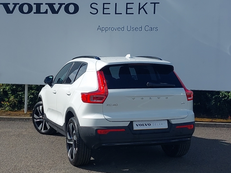 Volvo XC40 2.0 B4p Ultra Dark SL74MSO White #2