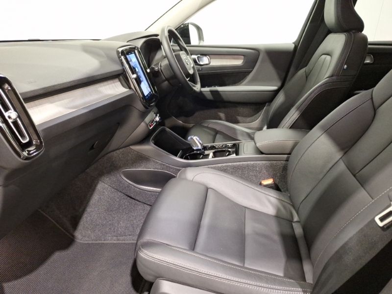 Volvo XC40 2.0 B4p Ultra Dark SL74VWA White #5