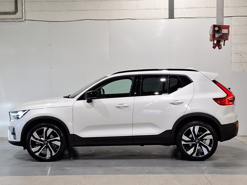 Volvo XC40 2.0 B4p Ultra Dark SL74VWA White #4