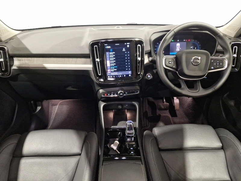 Volvo XC40 2.0 B4p Ultra Dark SL74VWA White #3
