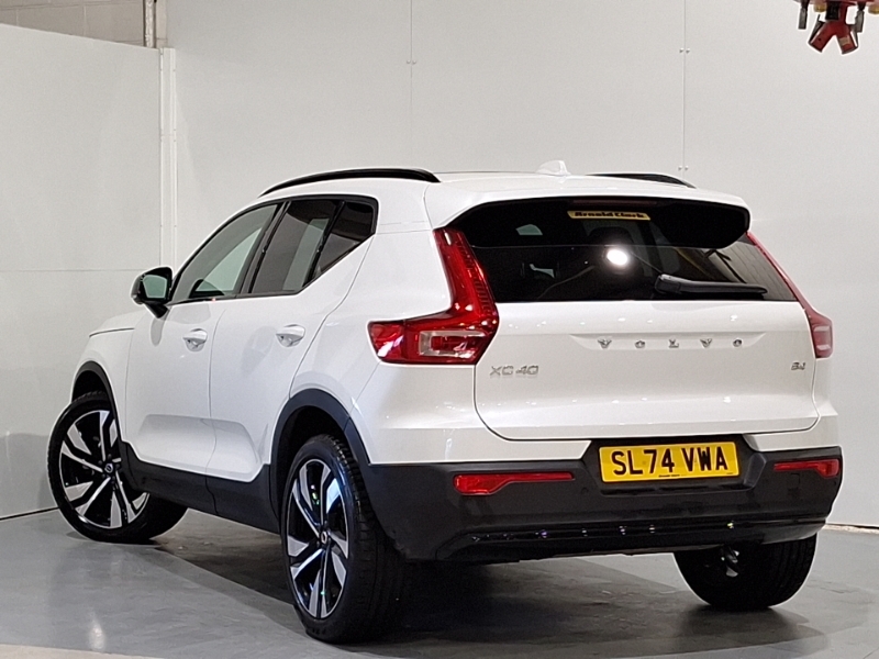 Volvo XC40 2.0 B4p Ultra Dark SL74VWA White #2
