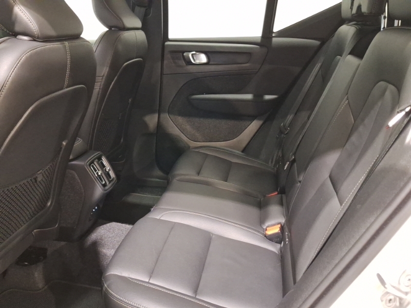 Volvo XC40 2.0 B4p Ultra Dark SL74VWA White #6