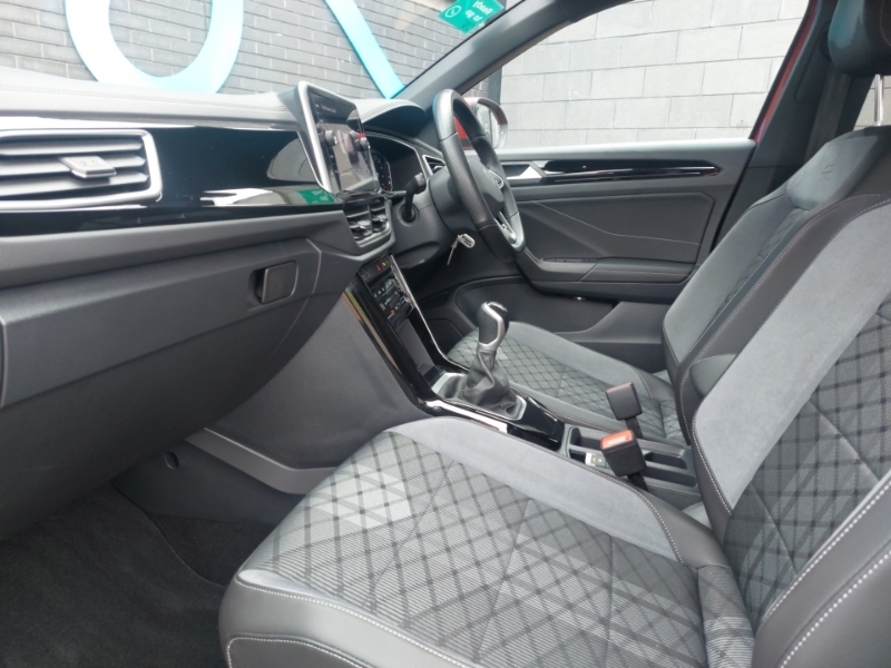 Volkswagen T-Roc 1.5 Tsi R-line Red #5