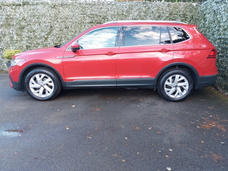 Volkswagen Tiguan Allspace 2.0 Tdi Life Dsg Red #4