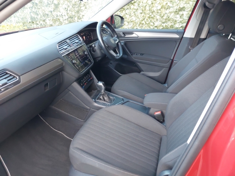 Volkswagen Tiguan Allspace 2.0 Tdi Life Dsg Red #5