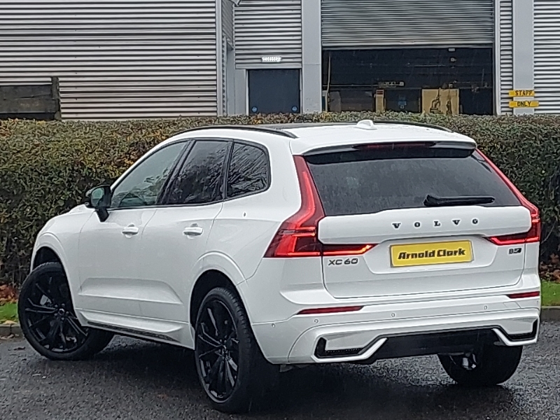 Volvo XC60 2.0 B5p Plus Black Edition Awd Geartronic  White #2