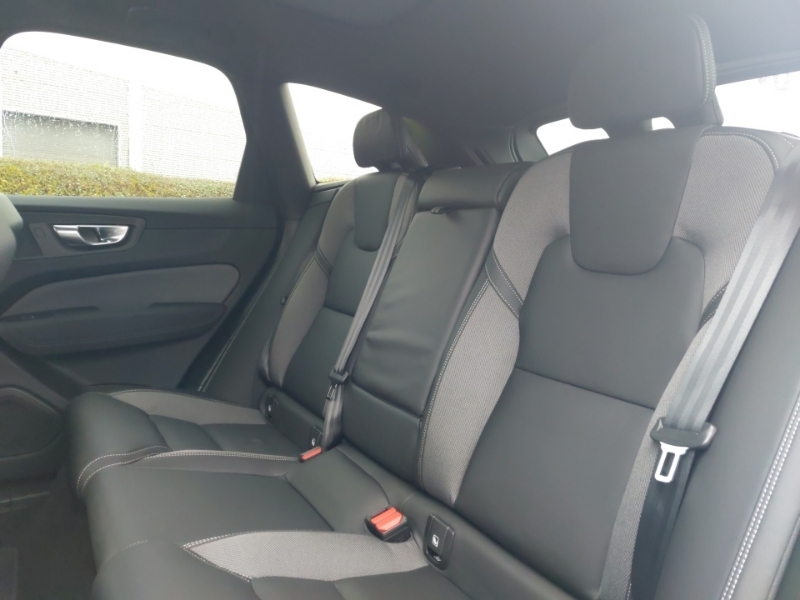 Volvo XC60 2.0 B5p Plus Black Edition Awd Geartronic  White #6