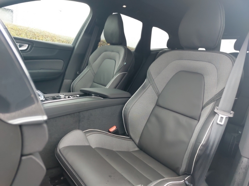 Volvo XC60 2.0 B5p Plus Black Edition Awd Geartronic  White #5