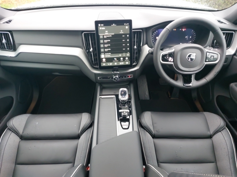 Volvo XC60 2.0 B5p Plus Black Edition Awd Geartronic  White #3