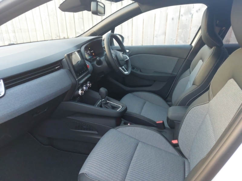 Renault Clio 1.6 E-tech Full Hybrid 145 Techno White #5