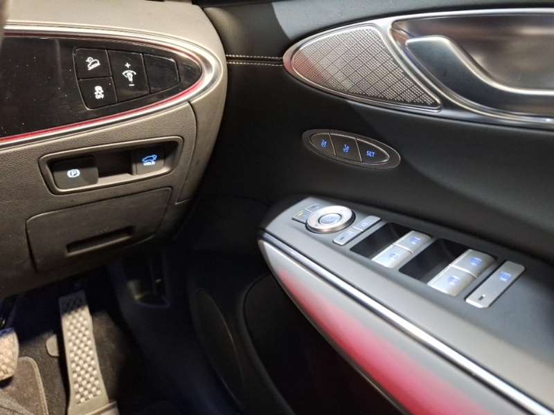 Genesis GV70 360Kw Sport 77Kwh Awd White