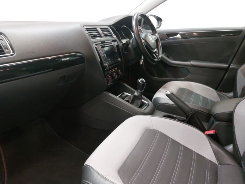 Volkswagen Jetta 2.0 Tdi 150 Gt White #5