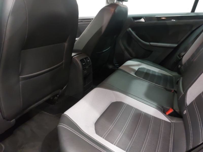 Volkswagen Jetta 2.0 Tdi 150 Gt White #6