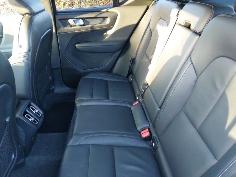 Volvo XC40 2.0 B4p Ultra Dark SK74ZDE Blue #6