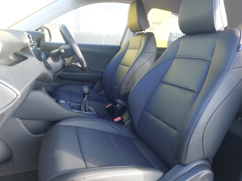 MG ZS 1.5 Se Black #5