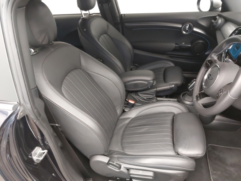 Mini Hatch 1.5 Cooper Exclusive GP72DDE Black #6