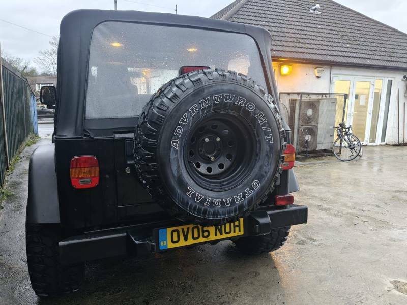 Jeep Wrangler 4.0 Summer Edition Soft Top 4X4 Black #4