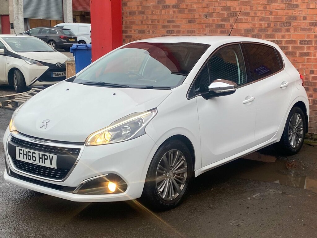 Peugeot 208 1.2 Puretech Allure Euro 6 FH66HPV White #2