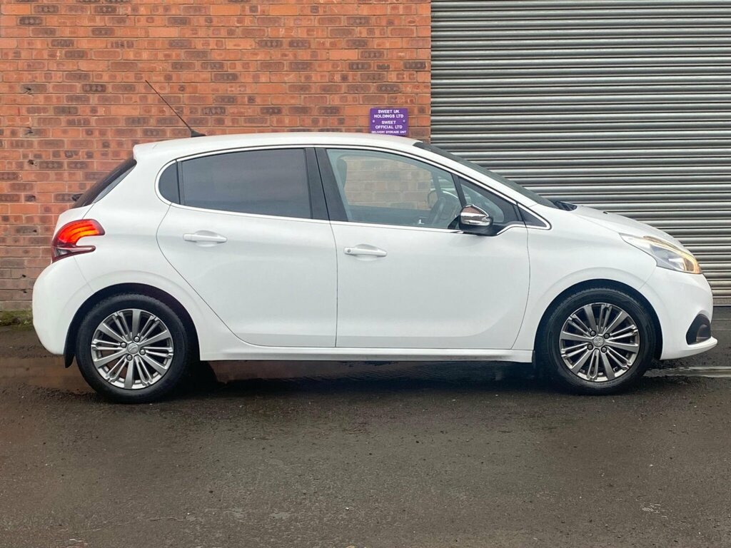 Peugeot 208 1.2 Puretech Allure Euro 6 FH66HPV White #5