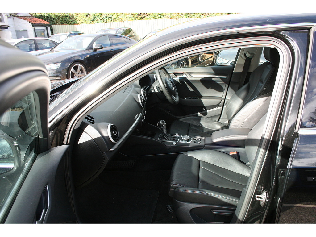 Audi A3 1.4 Tfsi E-tron Sportback U901 Ulez MM65HXR Black #2