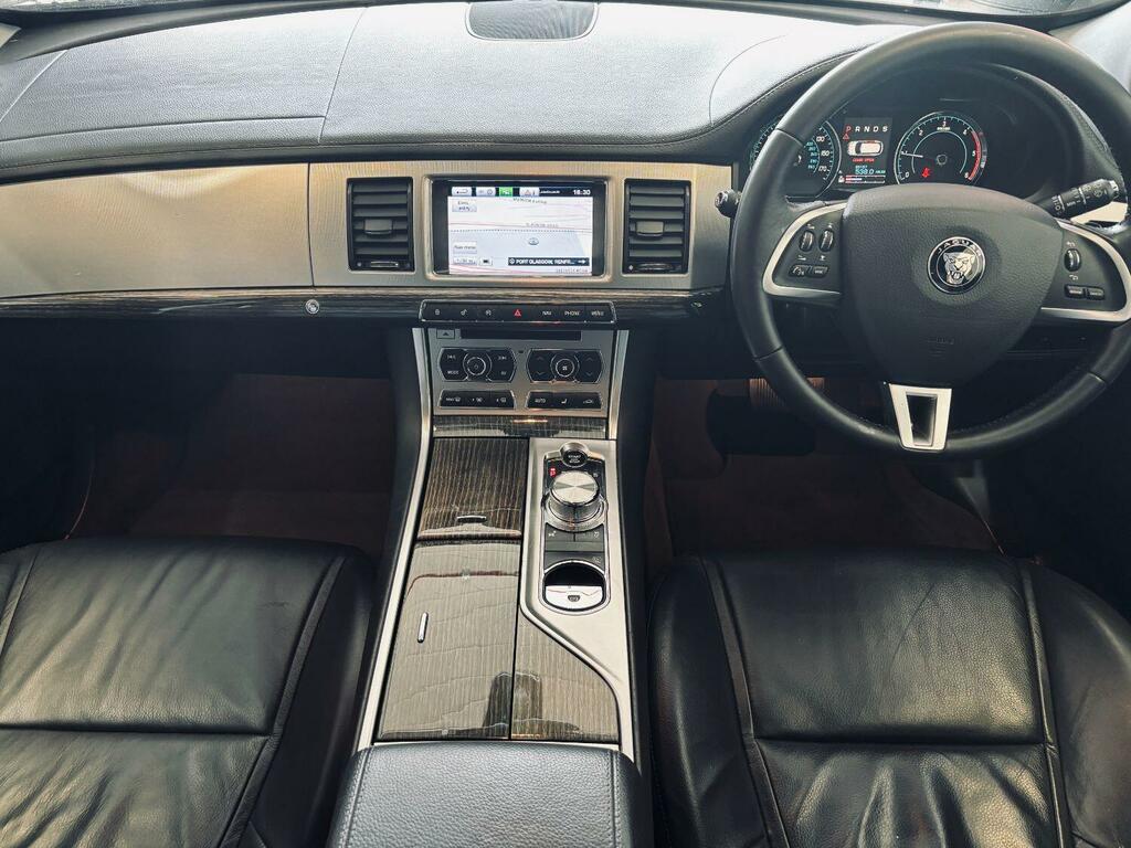 Jaguar XF 2.2 D Luxury SJ15DPD White #2