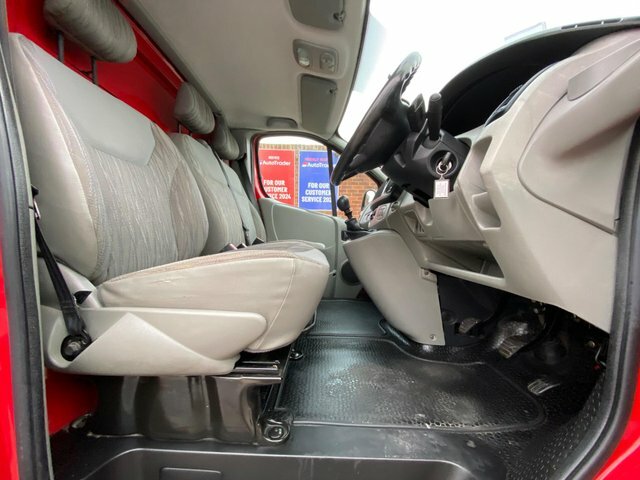 Nissan Primastar Mpv White #25
