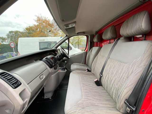 Nissan Primastar Mpv White #20